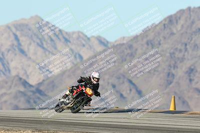 media/Dec-01-2025-Moto Forza (Mon) [[2daa91e15f]]/3-Beginner Group/Session 4 Turn 9/